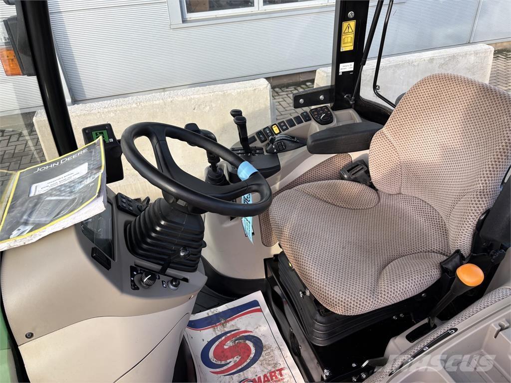 John Deere 4066R Коммунальные тракторы