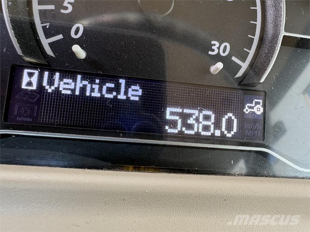 John Deere 4066R Коммунальные тракторы