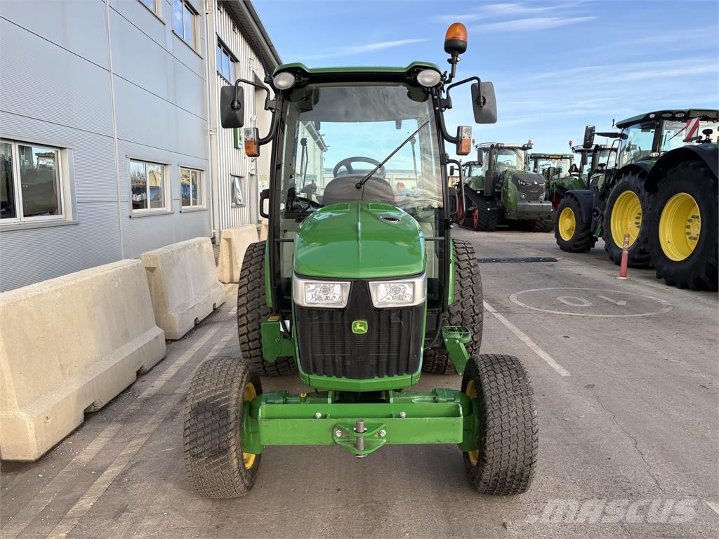 John Deere 4066R Коммунальные тракторы