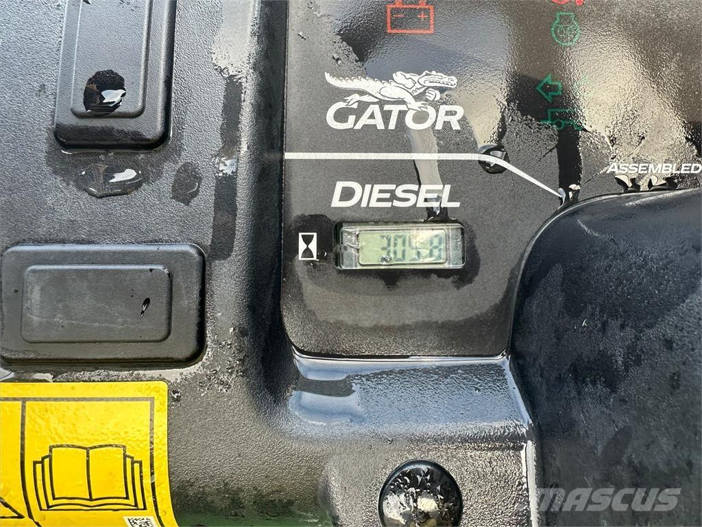 John Deere TH6x4 Коммунальные машины