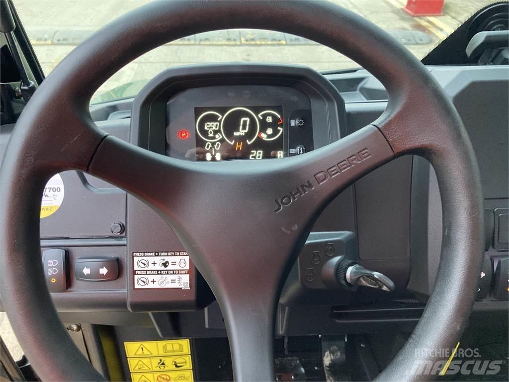 John Deere XUV875M Коммунальные машины