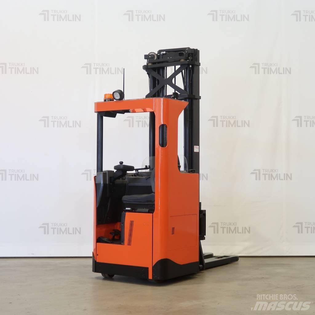 BT SRE160L Самоходные электроштабелёры