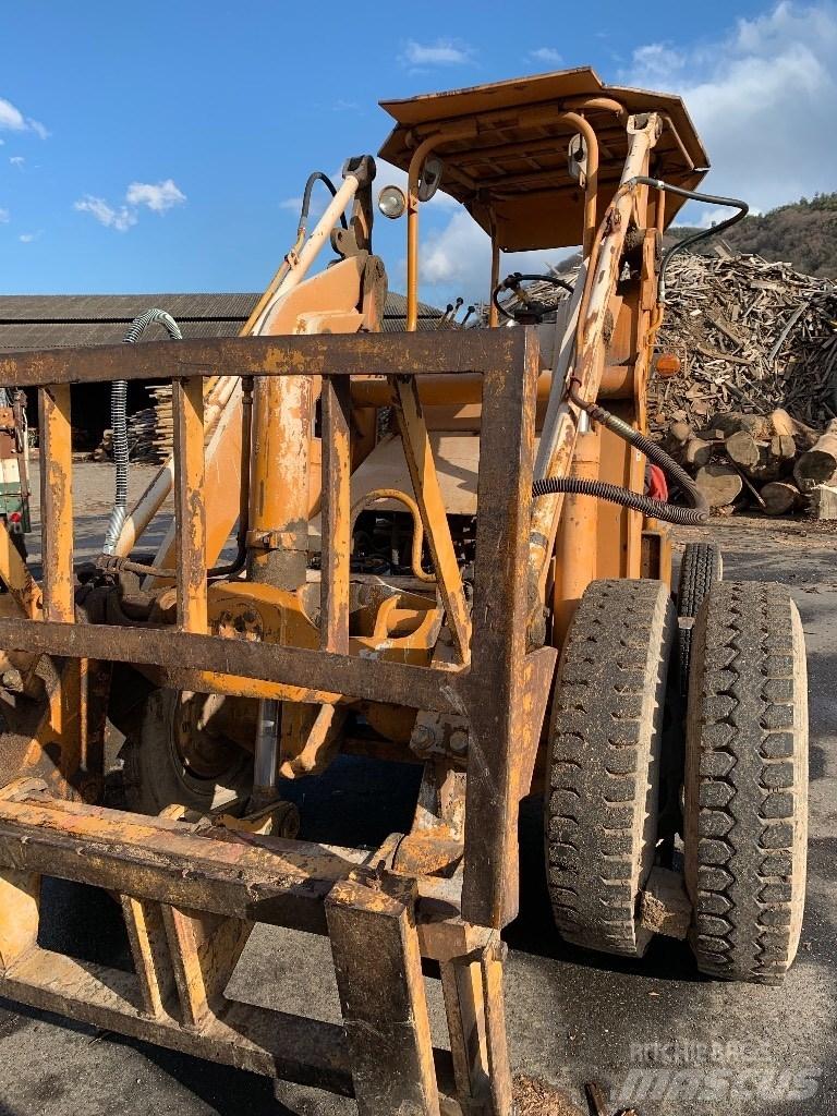 Komatsu SD25-1 Ричтраки
