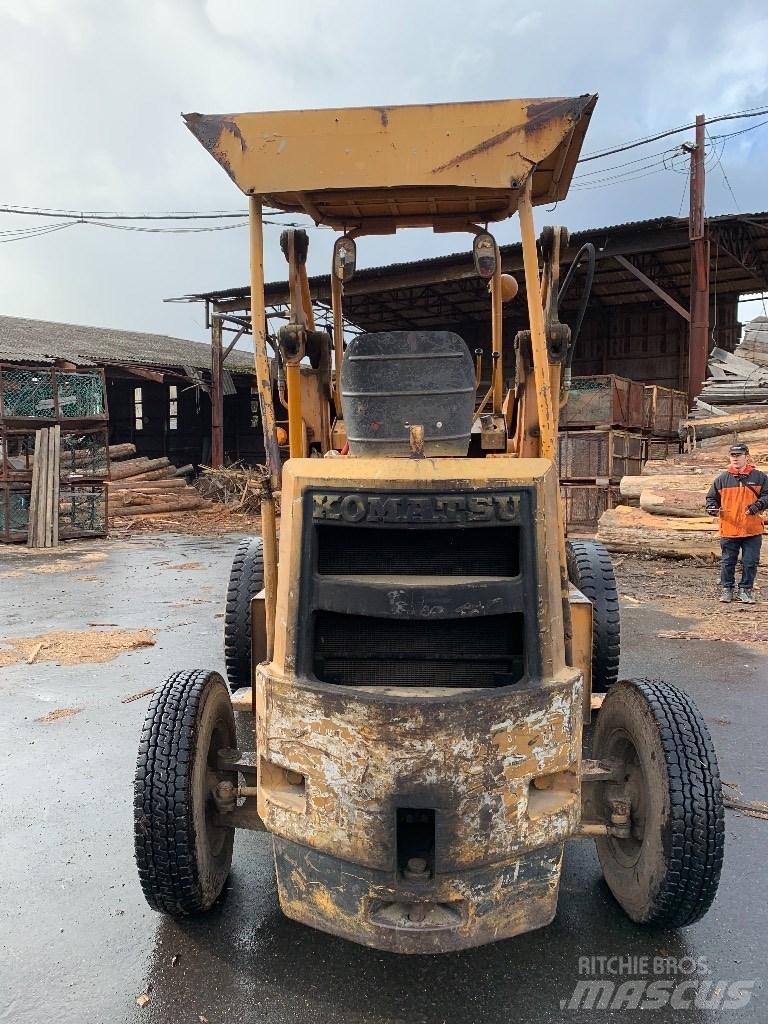 Komatsu SD25-1 Ричтраки