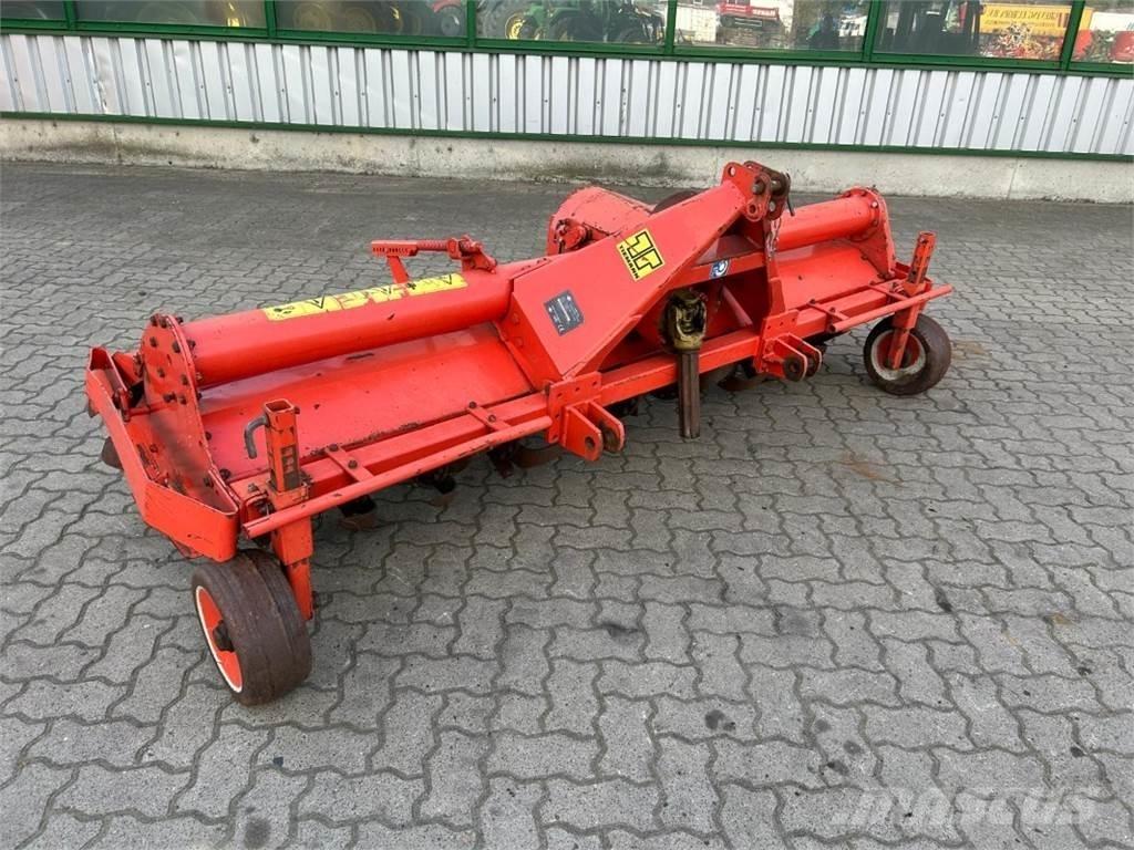 Kuhn EL 100N-255 Подготовка почвы для винограда