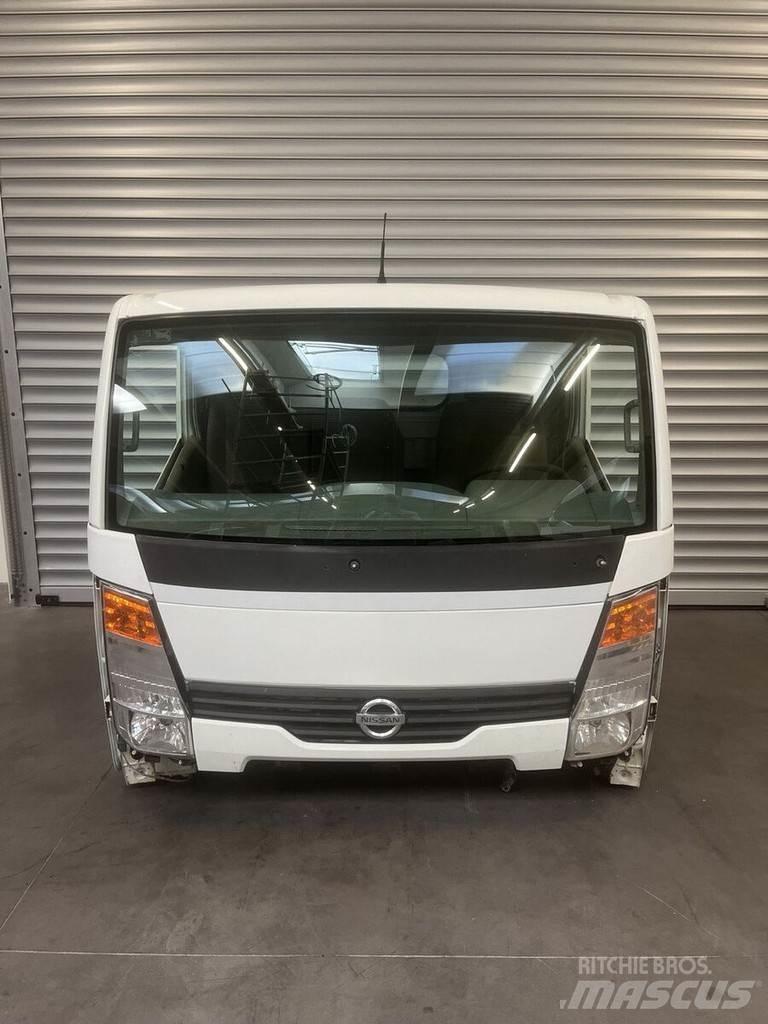 Nissan NT400 Кабины