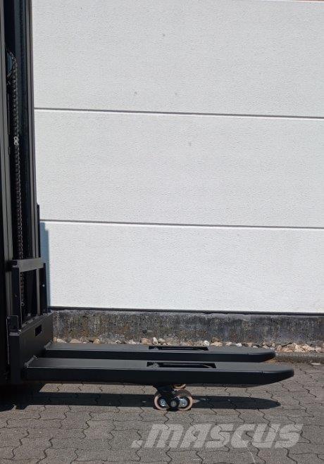 Toyota SWE160L Самоходные электроштабелёры