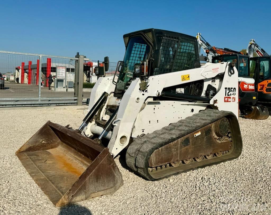 Bobcat T 250 Гусеничные фронтальные погрузчики