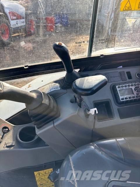 Bobcat E34 Траншеекопатели