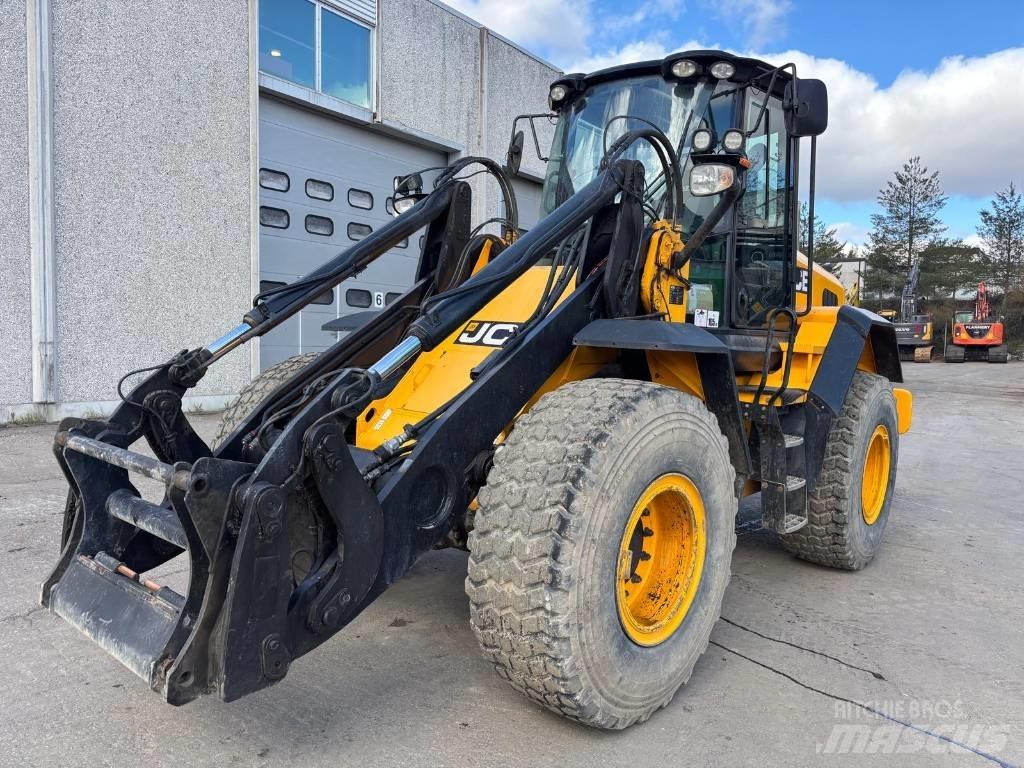 JCB 437 HT Фронтальные погрузчики
