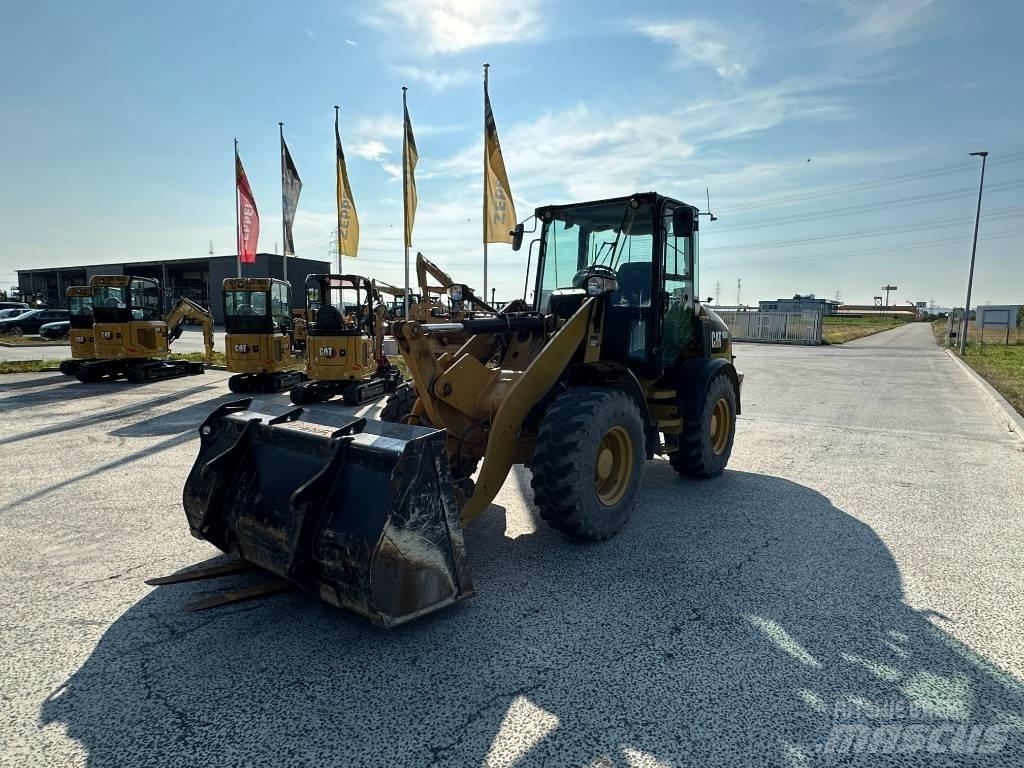 CAT 908M Фронтальные погрузчики
