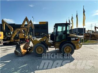 CAT 908M Фронтальные погрузчики