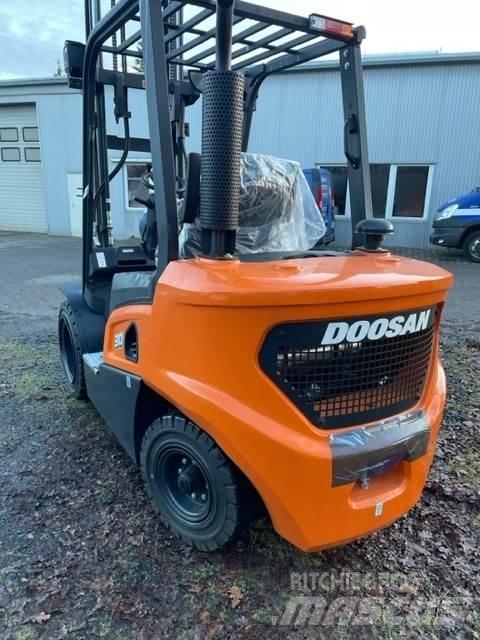 Doosan D30NXS Дизельные погрузчики