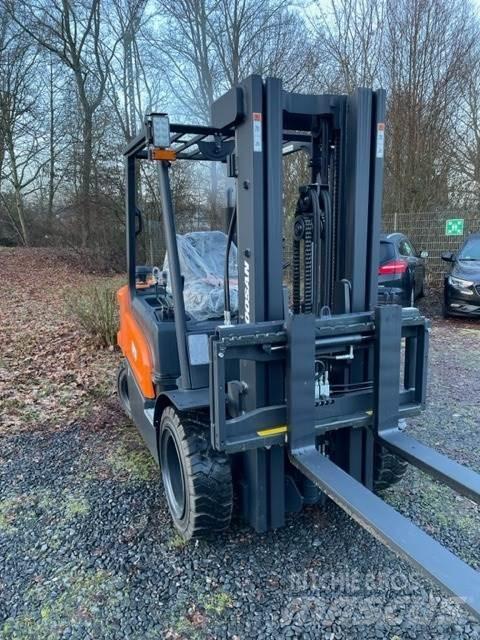 Doosan D30NXS Дизельные погрузчики