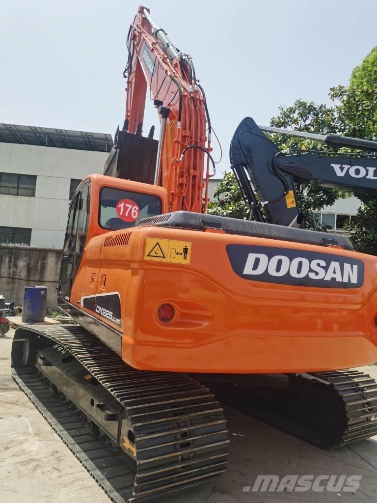 Doosan DX225LC-9C Гусеничные экскаваторы