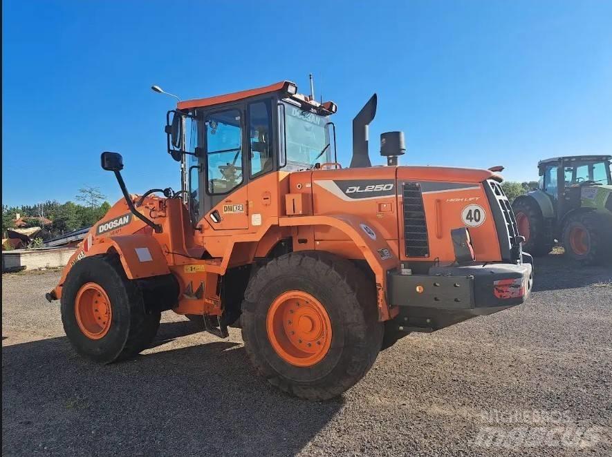 Doosan DL 250-5 Трактора с фронтальным погрузчиком