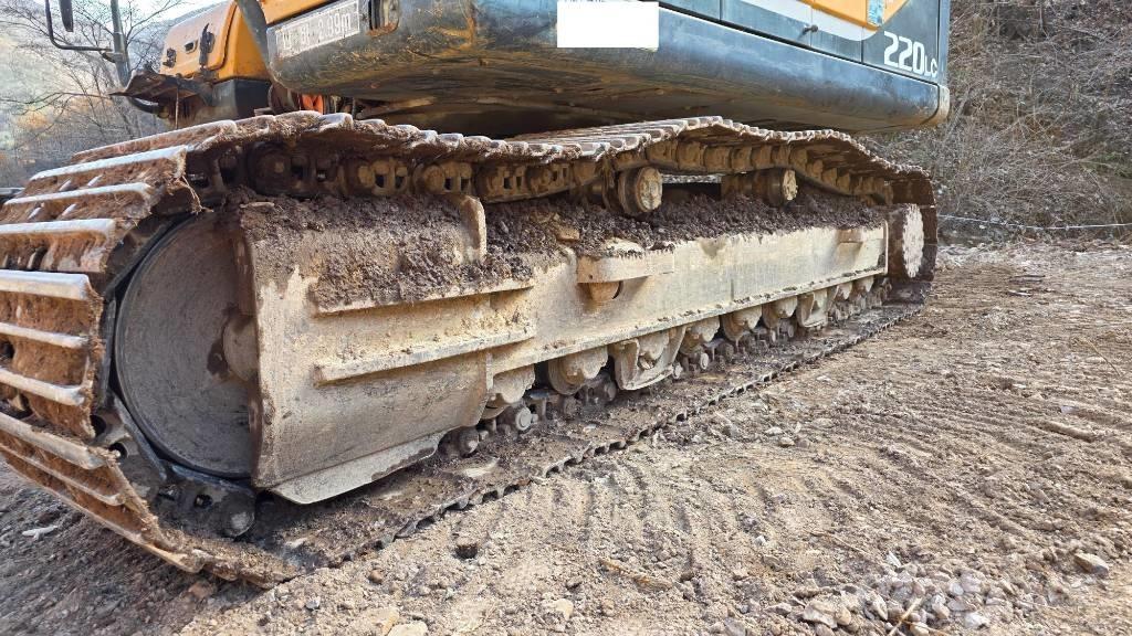 Hyundai Robex 220 LC Гусеничные экскаваторы