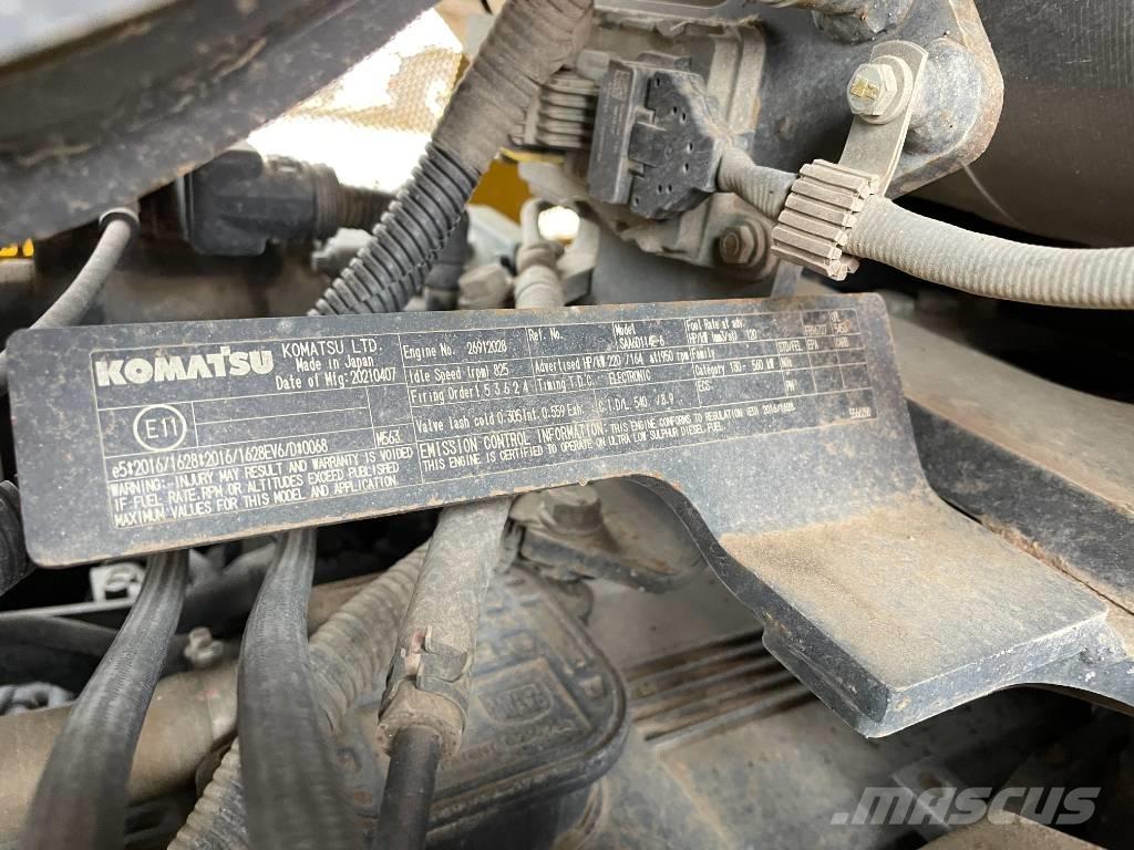 Komatsu D 65 PX-18E0 Гусеничные бульдозеры