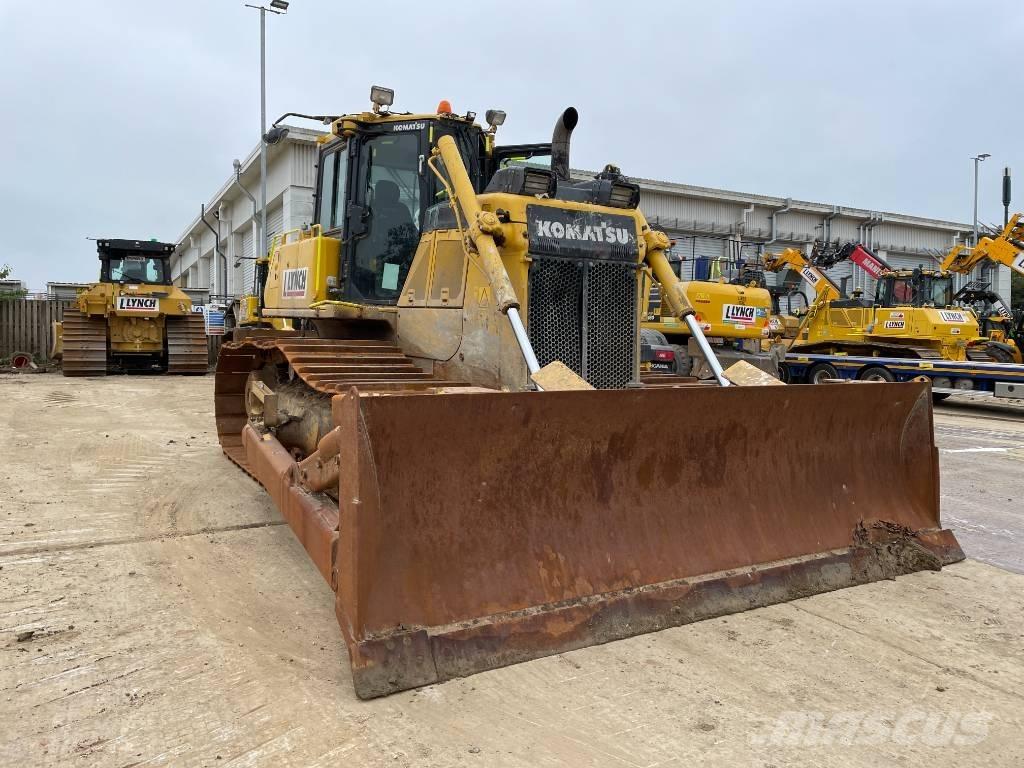 Komatsu D 65 PX-18E0 Гусеничные бульдозеры