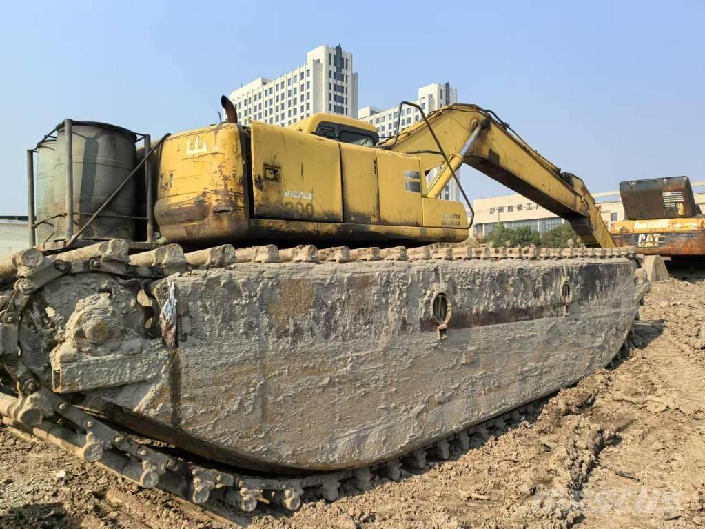 Komatsu PC 200-6 Экскаваторы-амфибии