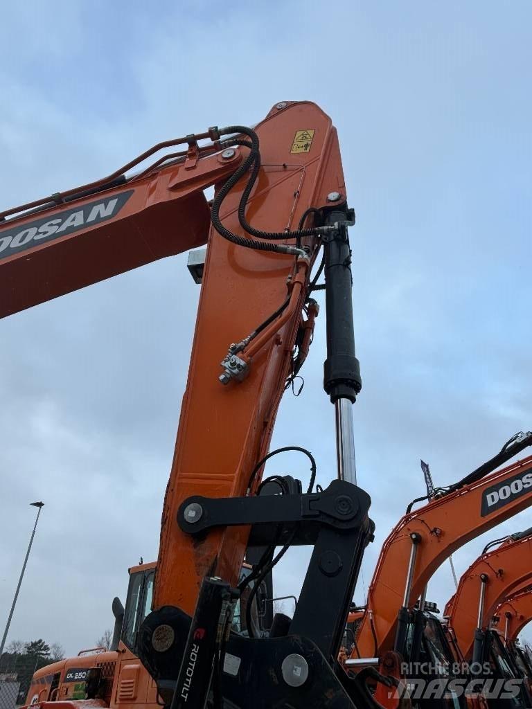 Doosan DX 300 LC-7 Гусеничные экскаваторы