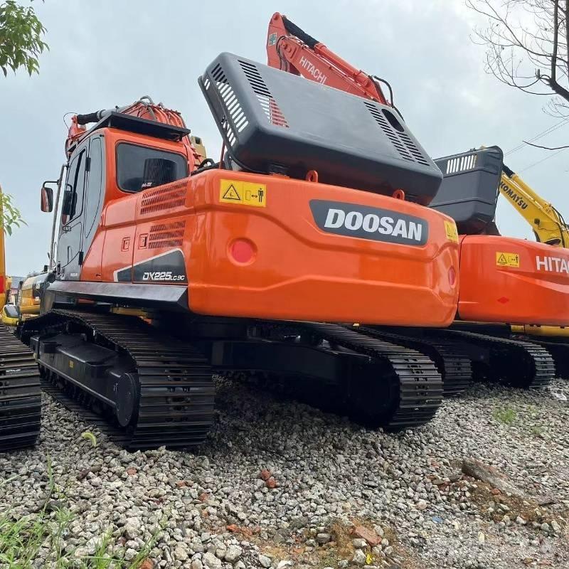 Doosan DX 225 Гусеничные экскаваторы