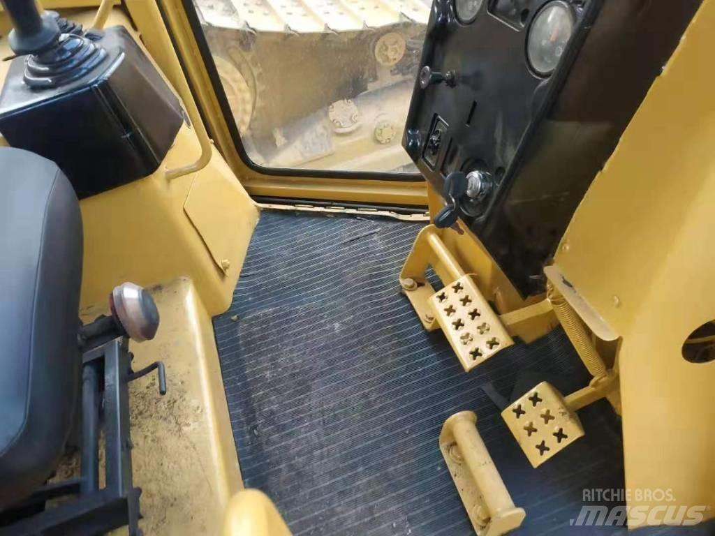 CAT D 5 M Гусеничные бульдозеры