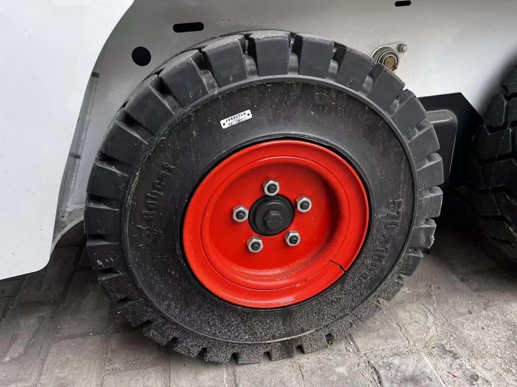 Bobcat S 70 Мини-погрузчики