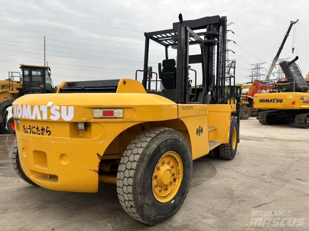 Komatsu FD200 Телескопические погрузчики