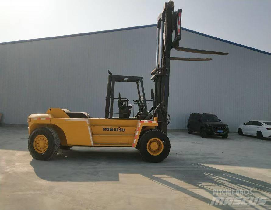 Komatsu FD200 Телескопические погрузчики