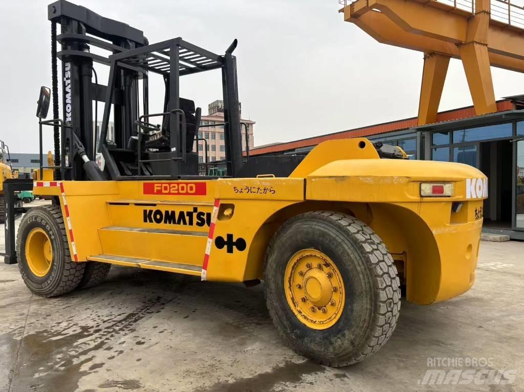 Komatsu FD200 Телескопические погрузчики