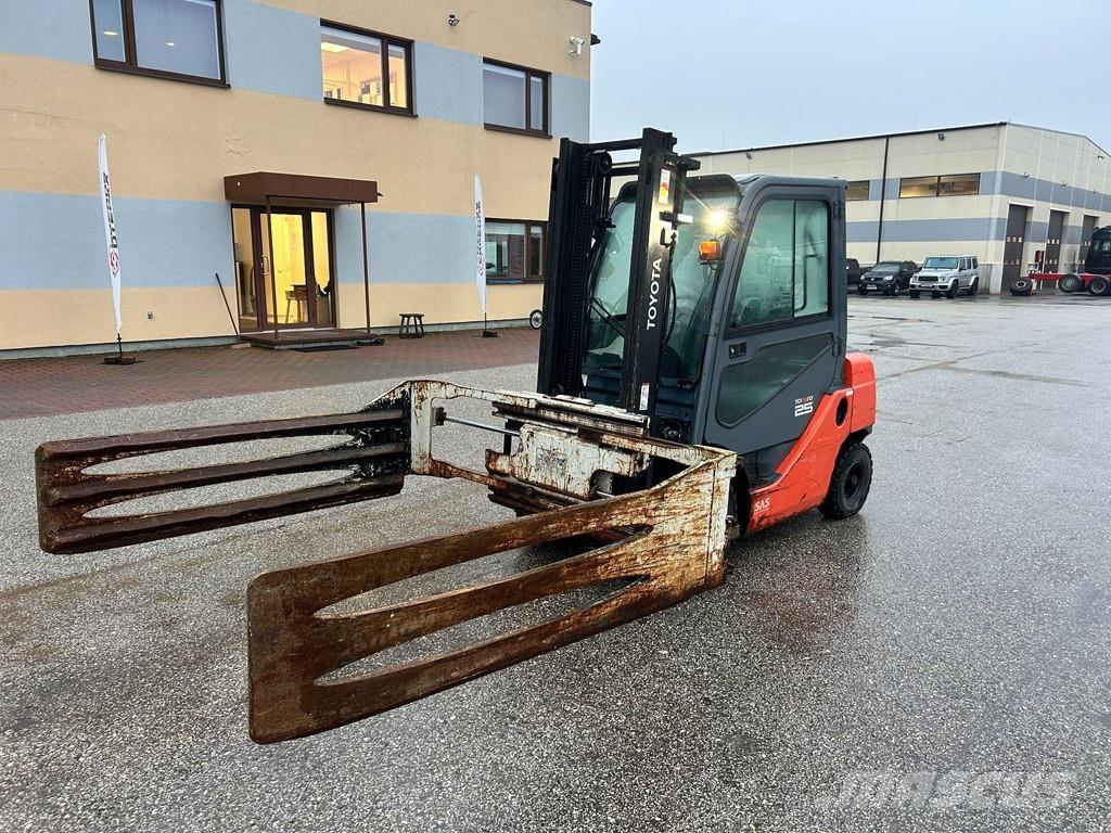 Toyota 02-8 FDF25 Дизельные погрузчики