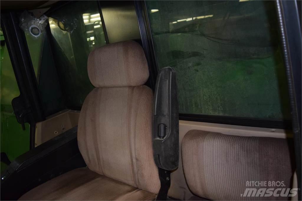 John Deere 2064 Зерноуборочные комбайны