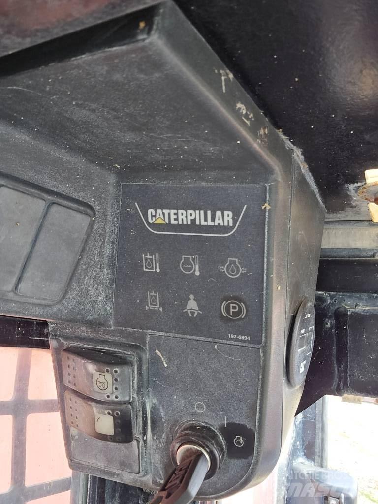 CAT 242 B Мини-погрузчики