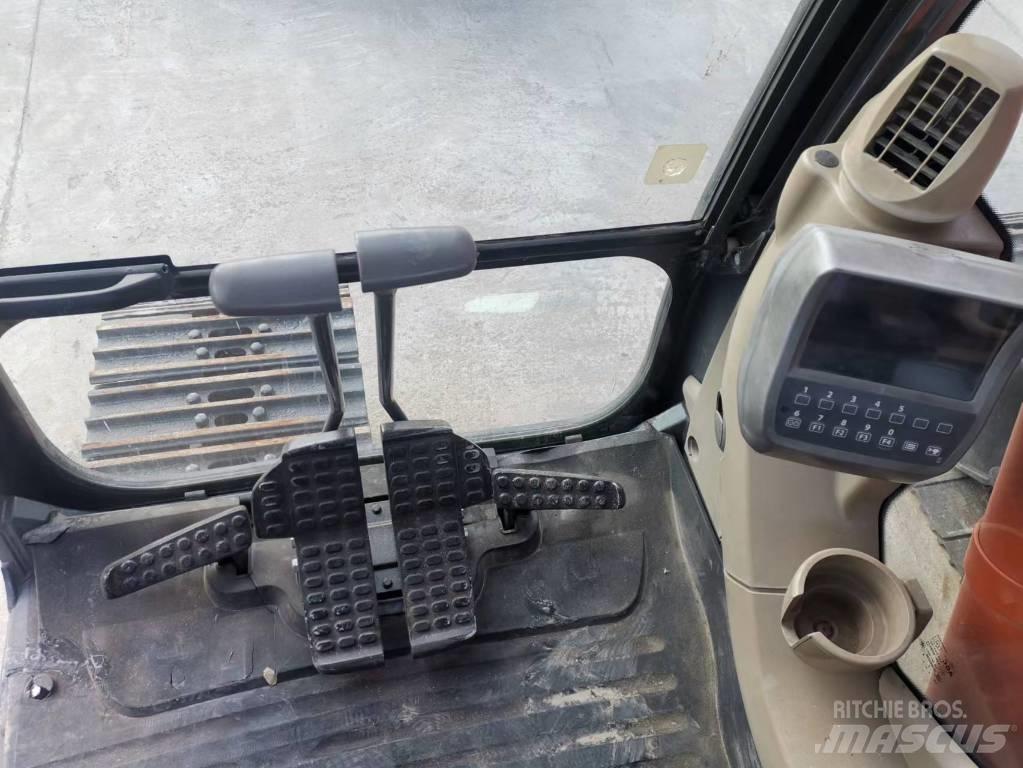Hitachi ZX 240 Гусеничные экскаваторы