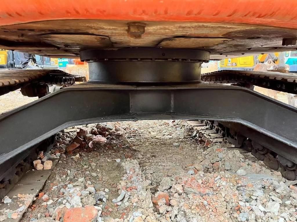 Hitachi ZX 135 US Гусеничные экскаваторы