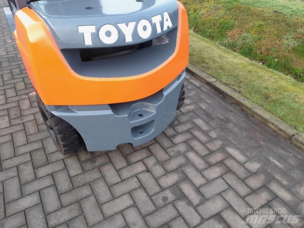 Toyota Tonero 25 Дизельные погрузчики