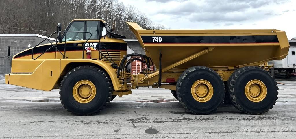 CAT 740 Шарнирно-сочленённые самосвалы