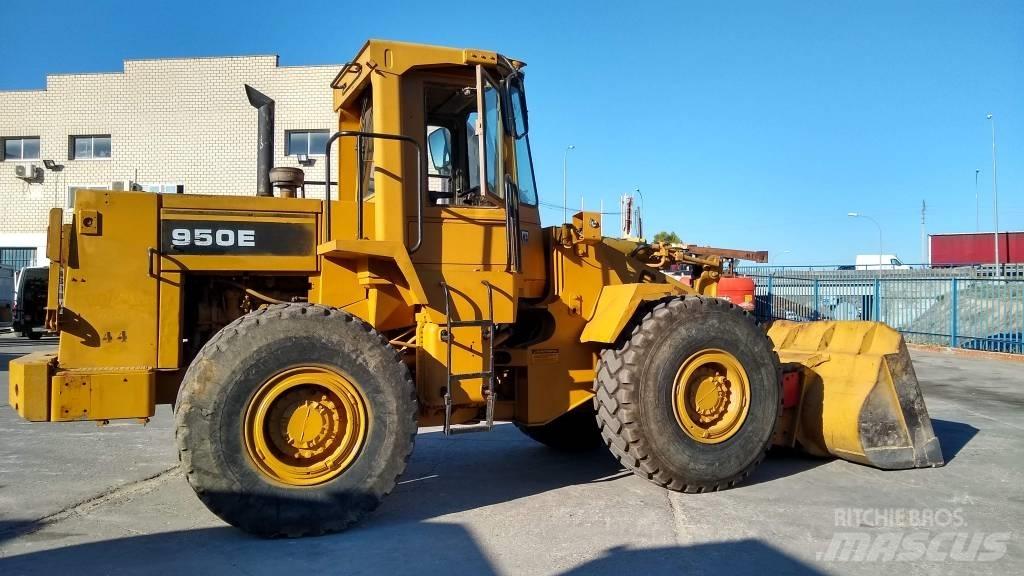 CAT 950E Фронтальные погрузчики