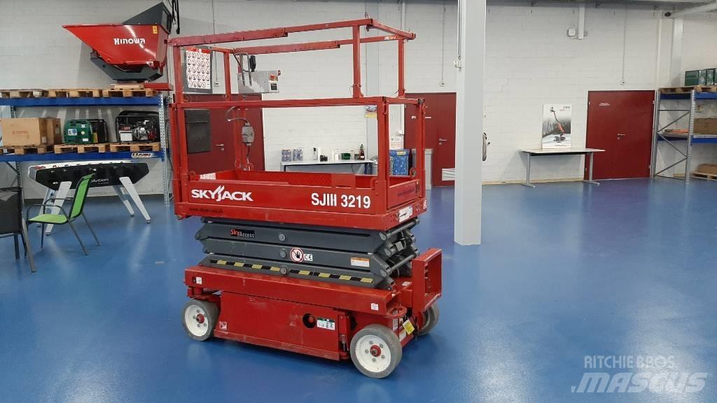 SkyJack SJIII 3219 Ножничные подъемники