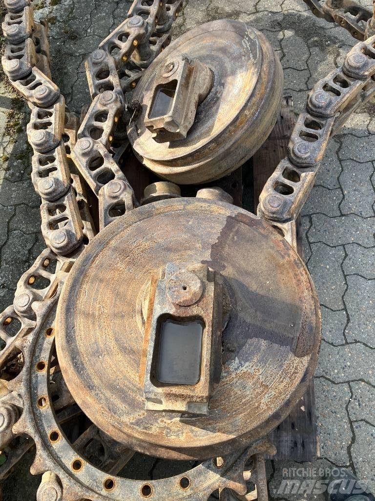 Komatsu 240 Гусеничные экскаваторы
