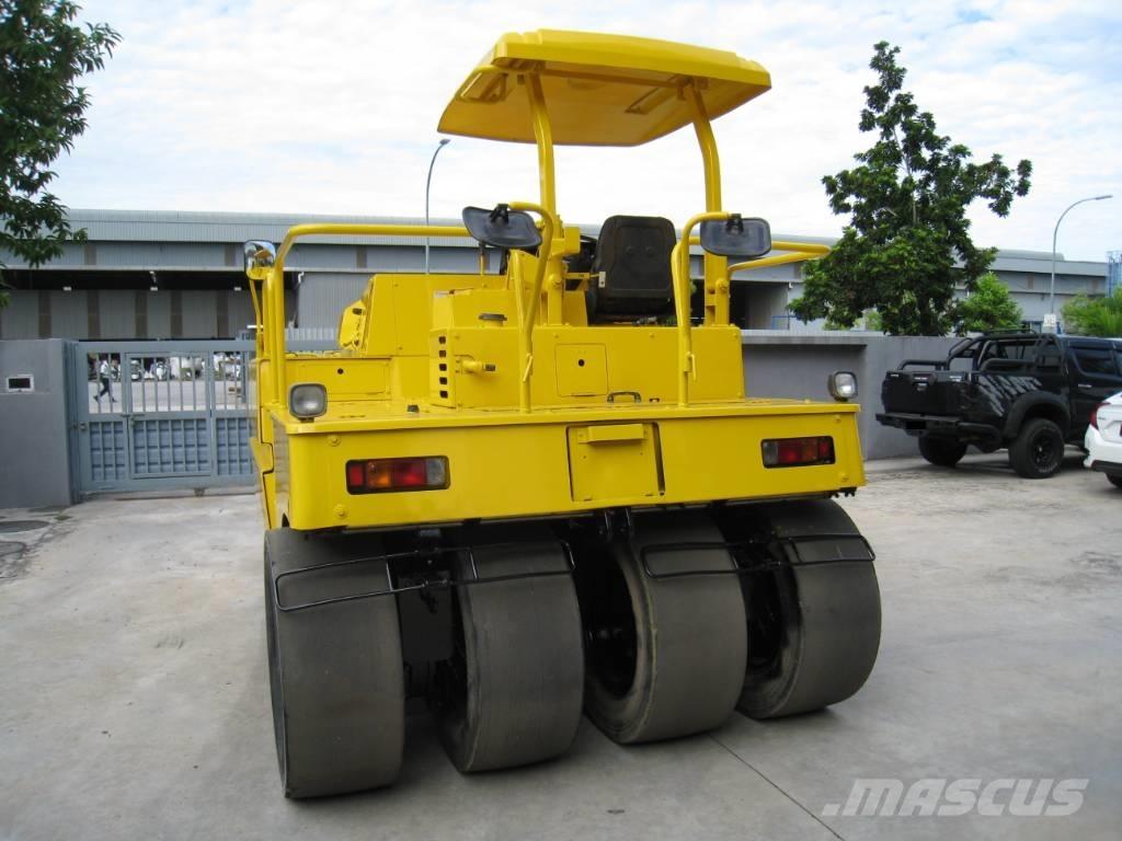 Sakai TZ 701 Пневматические катки
