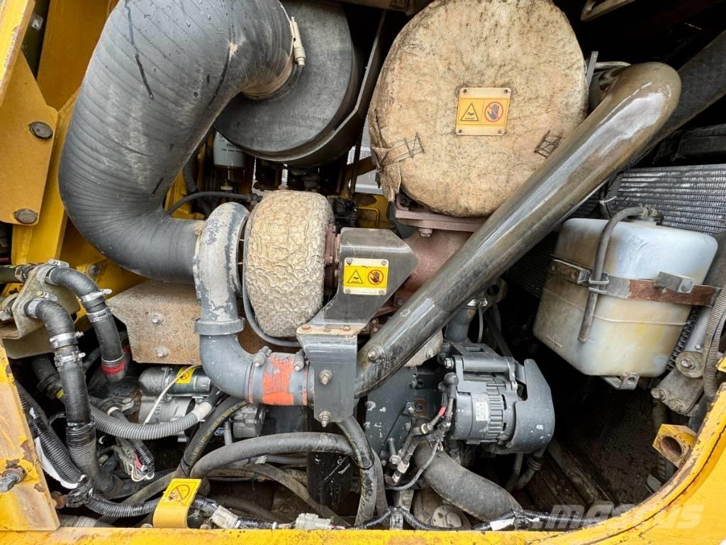 Komatsu D 65 WX-16 Гусеничные бульдозеры