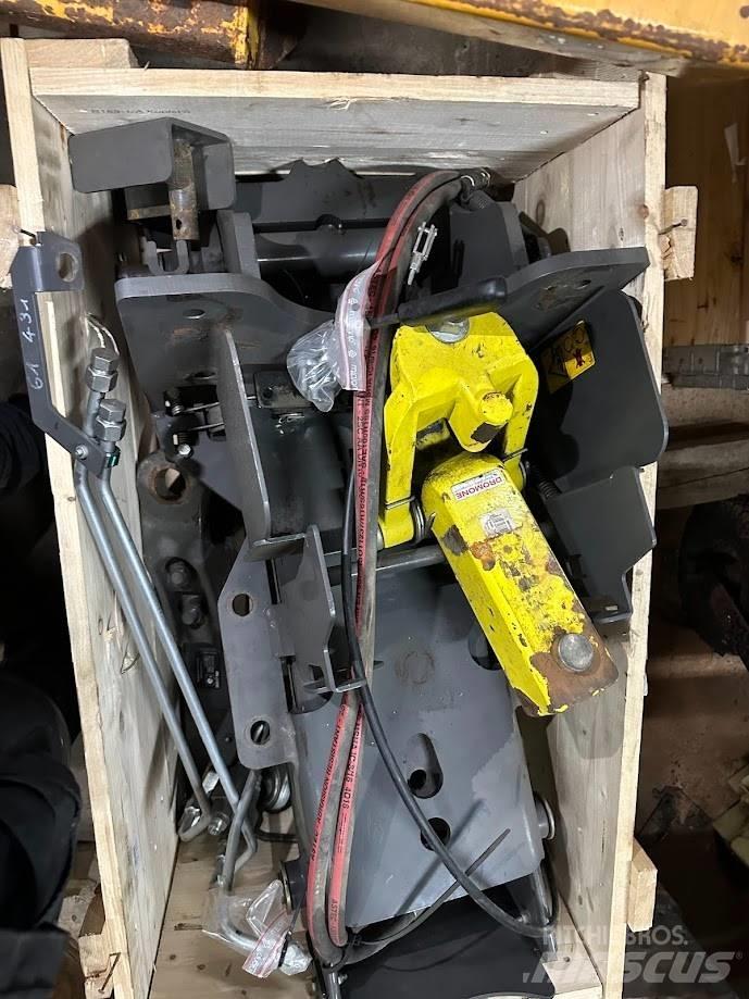 CLAAS Axion 800 Навесное оборудование и запчасти