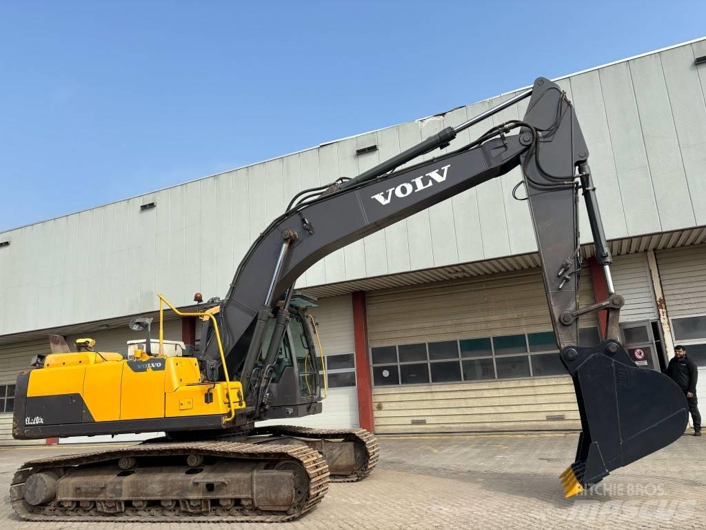 Volvo EC 220 DL Гусеничные экскаваторы
