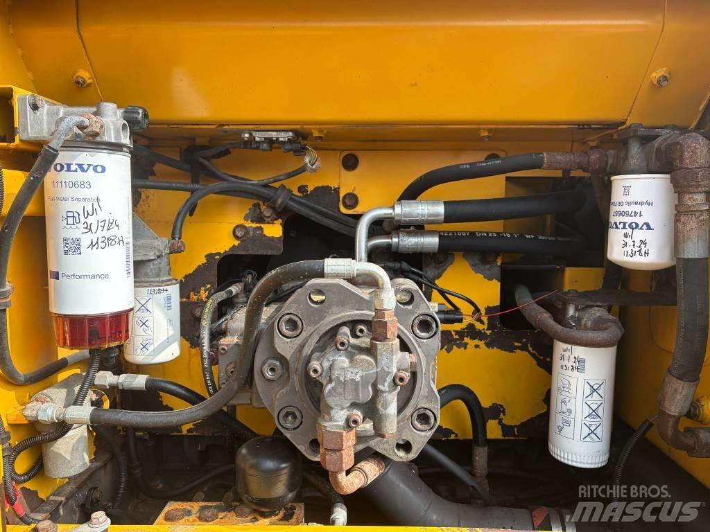 Volvo EC 220 DL Гусеничные экскаваторы
