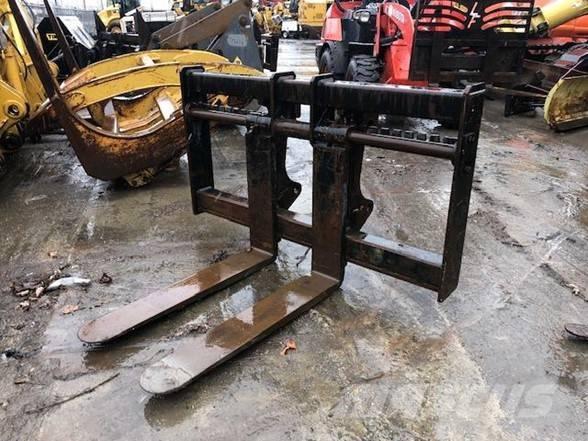 CAT IT 28 Паллетные вилы для фронтальных погрузчиков