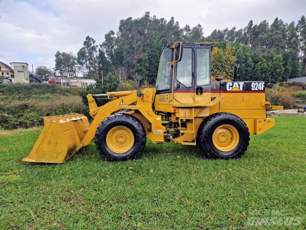 CAT 924F Фронтальные погрузчики