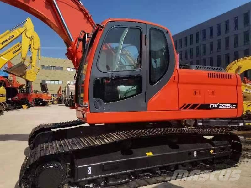 Doosan DX 225 Гусеничные экскаваторы