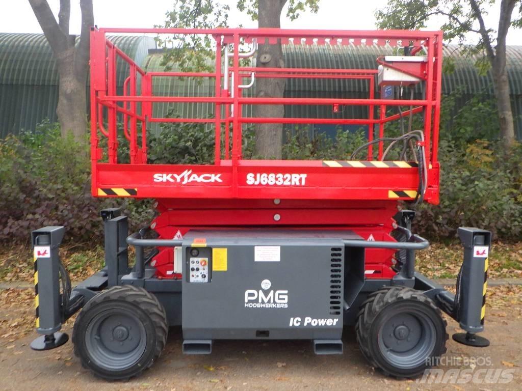 SkyJack SJ6832RT Ножничные подъемники